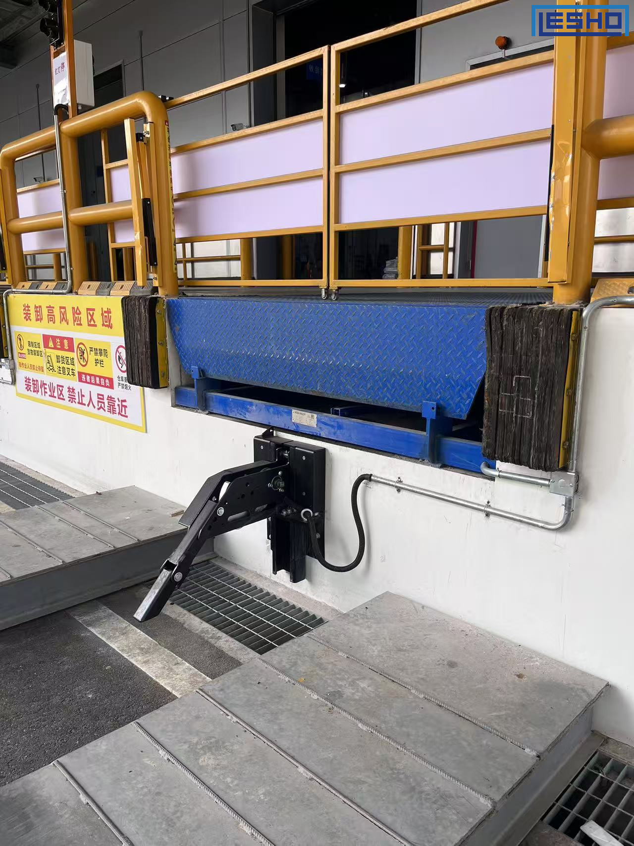 Manual Vehicle Restraint Mechanical Dock Lock Truck Restraint for Loading Dock Safety
