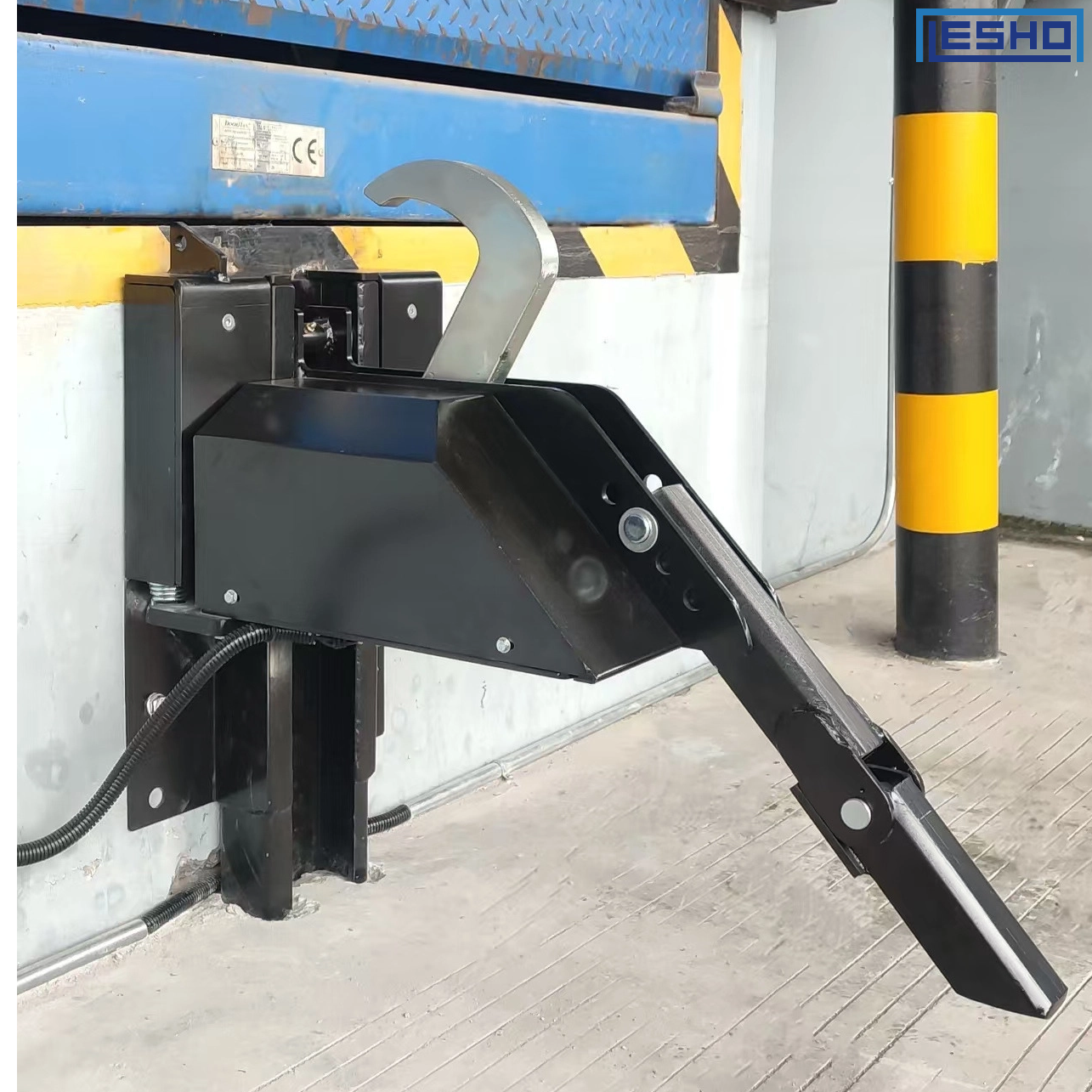Manual Vehicle Restraint Mechanical Dock Lock Truck Restraint for Loading Dock Safety